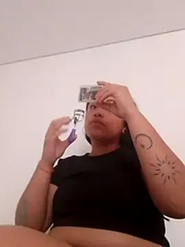 Luli2401 online show from January 5, 2026, 7:50 pm