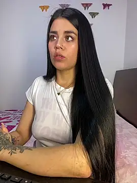 sophyy white online show from February 2, 2026, 10:41 pm