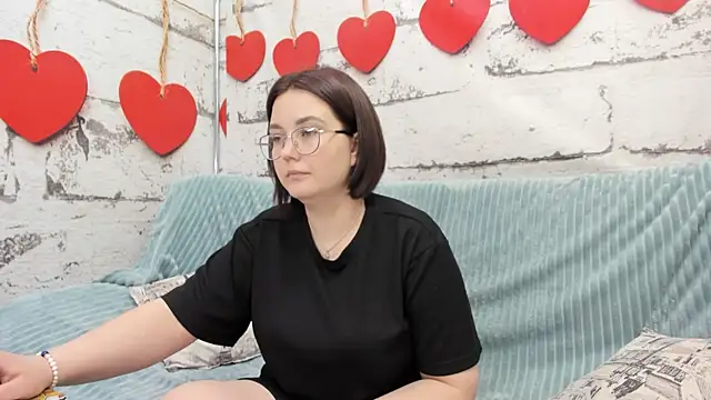 Snapshot of Sweetie_Rozzy chatting on May 4, 2026, 1:23 am Sweetie Rozzy online show from May 4, 2026, 1:23 am