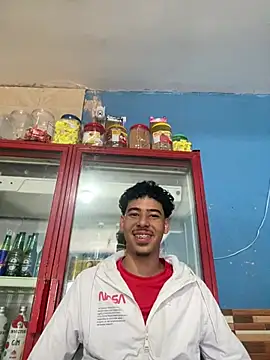 Snapshot of lzinho9153 chatting on April 10, 2026, 4:33 pm lzinho9153 online show from April 10, 2026, 4:33 pm