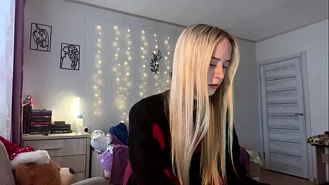 LatashiaOrcutt online show from January 11, 2026, 12:21 pm