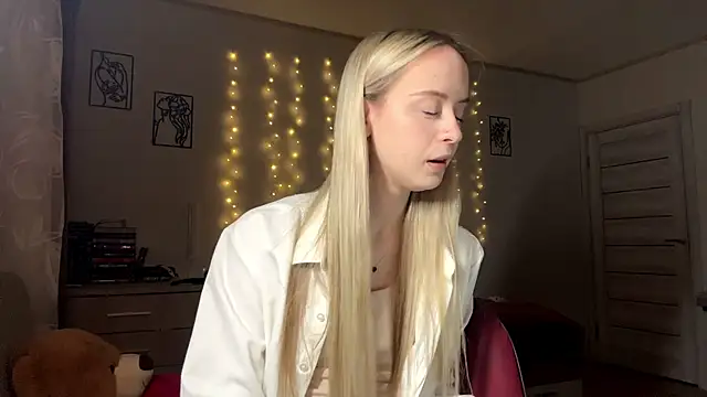 LatashiaOrcutt online show from January 15, 2026, 4:33 pm