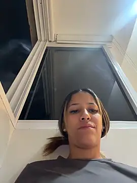 vicky bass  online show from May 1, 2026, 1:43 am