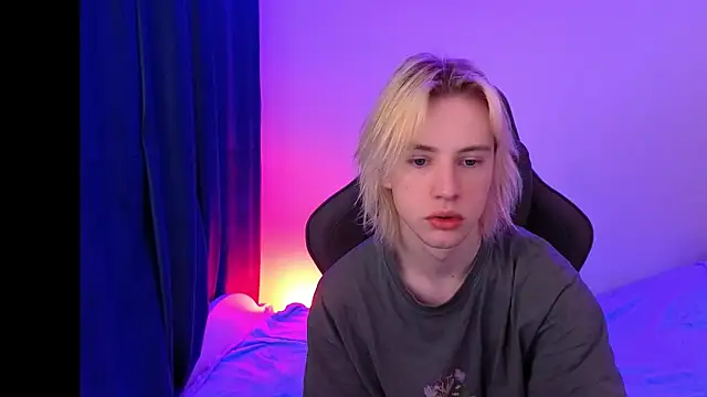 lucidangelok1 online show from April 8, 2026, 7:08 am