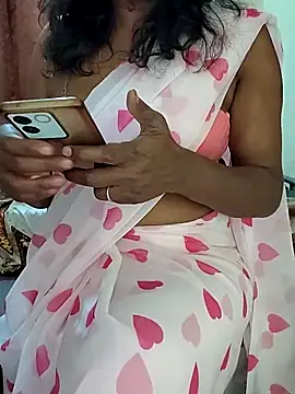 Snapshot of Meena_Meenakshi chatting on February 4, 2026, 4:18 am Meena Meenakshi online show from February 4, 2026, 4:18 am