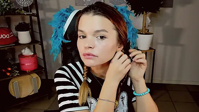 Snapshot of SaraGolben chatting on January 8, 2026, 10:06 am SaraGolben online show from January 8, 2026, 10:06 am