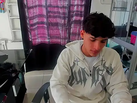 MaxStar26 online show from January 7, 2026, 1:46 pm