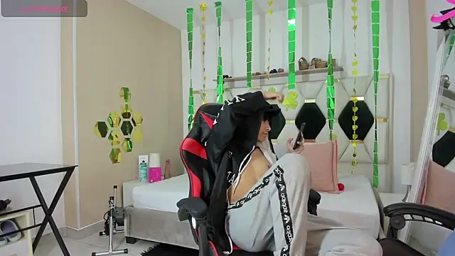 julian xx online show from March 6, 2026, 7:32 pm