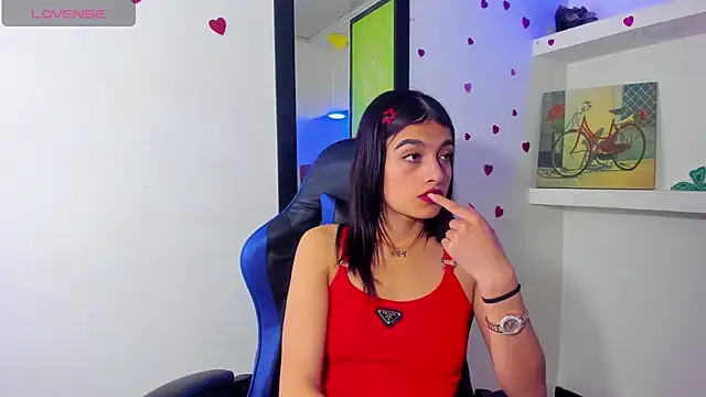 Snapshot of honeyluxe_ chatting on June 19, 2026, 8:12 pm honeyluxe online show from June 19, 2026, 8:12 pm