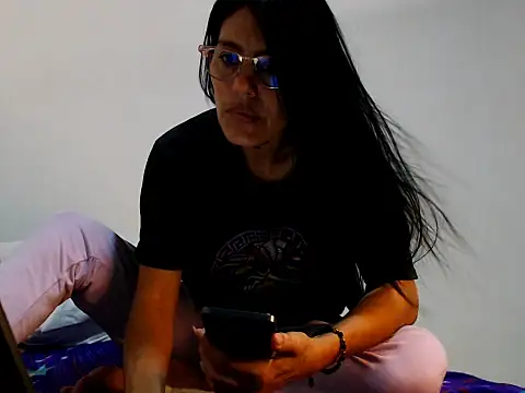 Elizabeth manzon online show from May 5, 2026, 9:56 pm