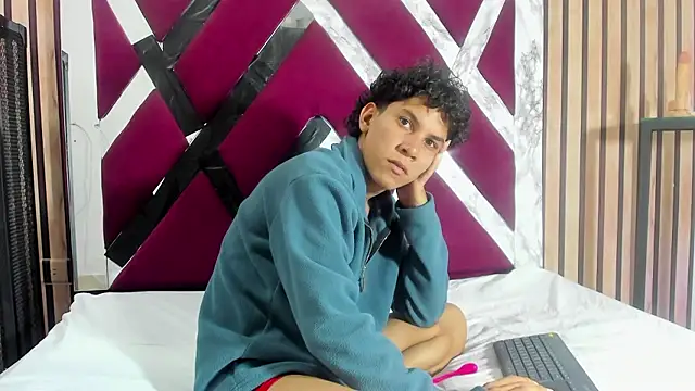 jhonaEstrada online show from January 10, 2026, 2:35 am