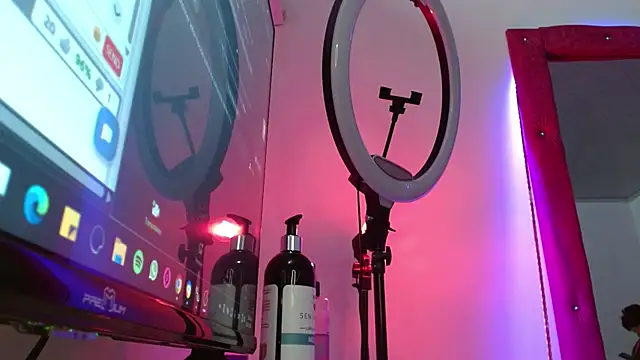 Nico  fox123 online show from January 11, 2026, 8:14 pm