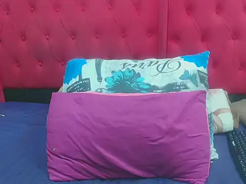 Snapshot of brownskingirl25 chatting on January 14, 2026, 7:30 pm brownskingirl25 online show from January 14, 2026, 7:30 pm