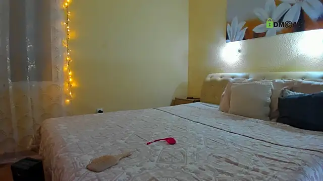 juliiaroberts online show from April 18, 2026, 3:10 am