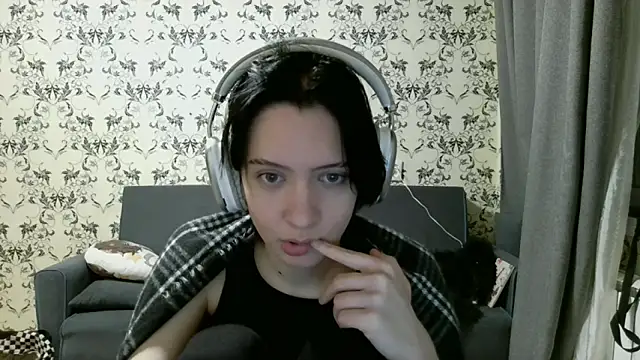 LxayBloom online show from March 9, 2026, 2:54 pm