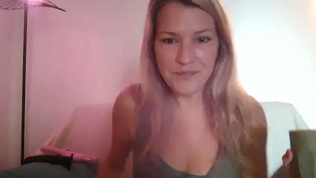 Snapshot of Pxetiteblonde1 chatting on January 8, 2026, 11:23 am Pxetiteblonde1 online show from January 8, 2026, 11:23 am