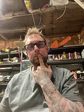 WIDBIGWHITECOCK online show from April 12, 2026, 4:28 am