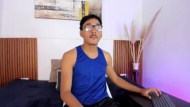 Snapshot of Julian_Dark_ chatting on February 5, 2026, 3:44 am Julian Dark online show from February 5, 2026, 3:44 am