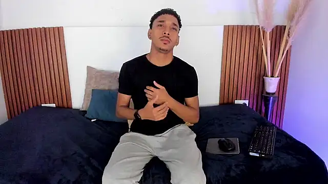 Snapshot of Julian_Dark_ chatting on February 10, 2026, 4:16 am Julian Dark online show from February 10, 2026, 4:16 am