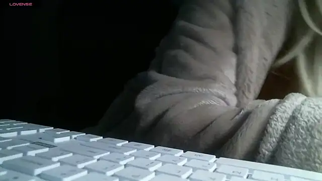 Snapshot of U_Klary chatting on June 14, 2026, 4:03 am U Klary online show from June 14, 2026, 4:03 am