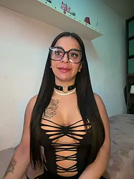 Snapshot of sweetxlayla chatting on July 1, 2026, 11:23 am sweetxlayla online show from July 1, 2026, 11:23 am