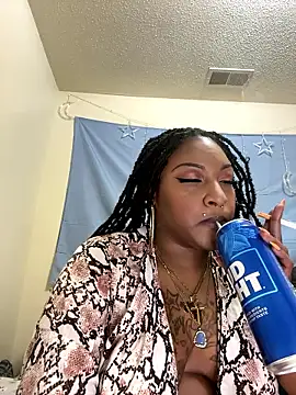 Snapshot of Egyptian_reign chatting on January 18, 2026, 3:43 am Egyptian reign online show from January 18, 2026, 3:43 am