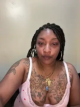 Snapshot of Egyptian_reign chatting on February 2, 2026, 4:33 am Egyptian reign online show from February 2, 2026, 4:33 am