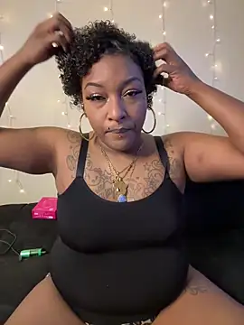 Snapshot of Egyptian_reign chatting on February 10, 2026, 7:51 pm Egyptian reign online show from February 10, 2026, 7:51 pm