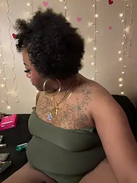 Snapshot of Egyptian_reign chatting on February 11, 2026, 11:10 pm Egyptian reign online show from February 11, 2026, 11:10 pm