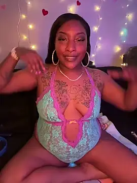 Snapshot of Egyptian_reign chatting on March 2, 2026, 12:02 am Egyptian reign online show from March 2, 2026, 12:02 am