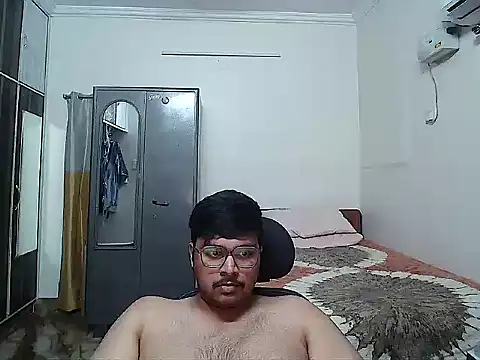 Snapshot of maxi23932 chatting on April 30, 2026, 11:49 am maxi23932 online show from April 30, 2026, 11:49 am