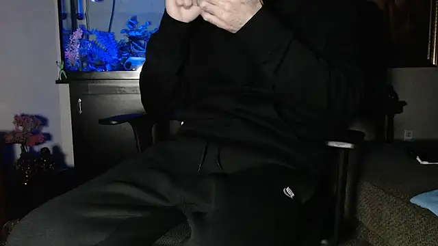 Snapshot of EspanolVato chatting on January 14, 2026, 12:11 pm EspanolVato online show from January 14, 2026, 12:11 pm