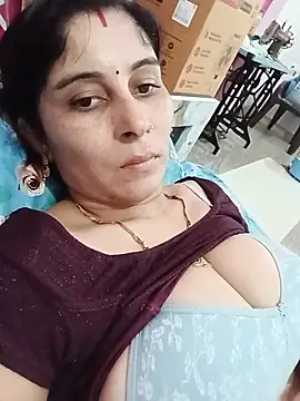 Snapshot of Hot_ree85 chatting on June 29, 2026, 10:59 am Hot ree85 online show from June 29, 2026, 10:59 am