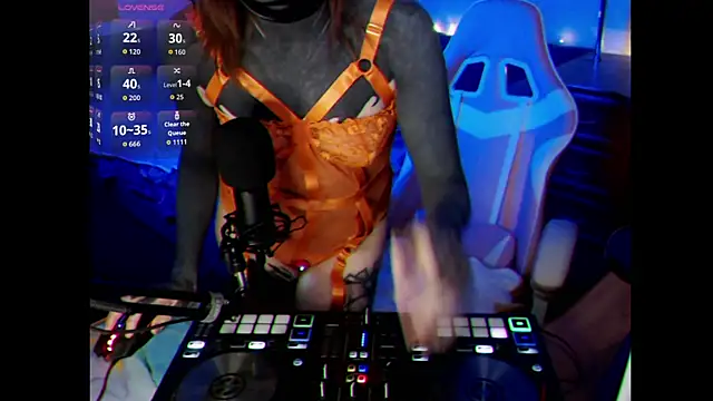 Gloomy Suemi online show from April 4, 2026, 4:15 pm