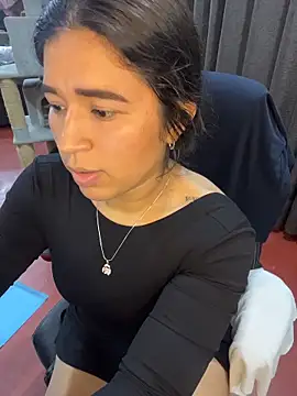 Minico25 online show from April 17, 2026, 1:41 am