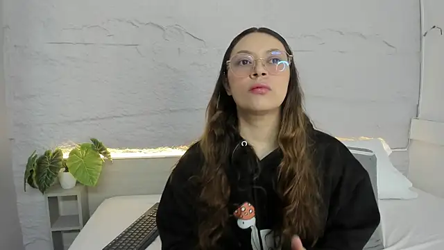 lanna 18  online show from March 24, 2026, 11:37 am