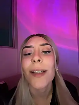 alesziarose  online show from January 9, 2026, 11:28 pm