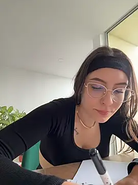 alesziarose  online show from January 31, 2026, 9:24 pm