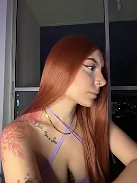 alesziarose  online show from March 4, 2026, 11:44 pm