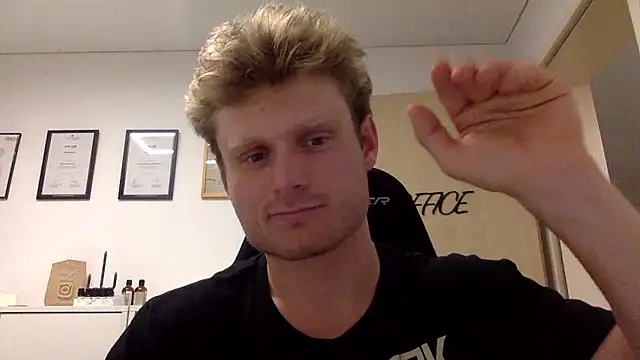 Fitlover1994 online show from January 9, 2026, 7:48 pm