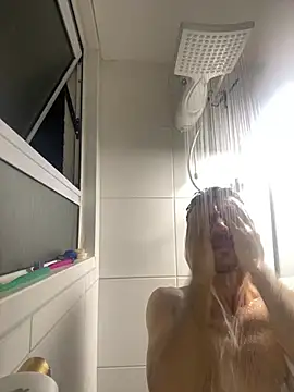 Snapshot of vinihfeh chatting on January 19, 2026, 4:27 am vinihfeh online show from January 19, 2026, 4:27 am