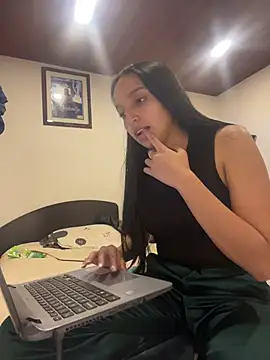 Snapshot of Eve_Ritz chatting on February 27, 2026, 4:23 am Eve Ritz online show from February 27, 2026, 4:23 am