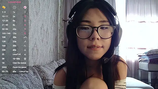 AprilOnilll online show from March 16, 2026, 4:07 am