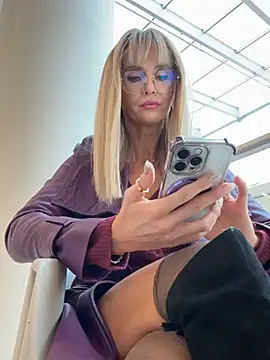 Snapshot of NaughtyNinky chatting on February 19, 2026, 1:07 pm NaughtyNinky online show from February 19, 2026, 1:07 pm