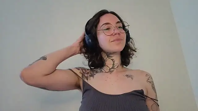 Dirty Pink online show from June 19, 2026, 8:07 am