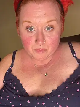 BustyRedxx online show from April 1, 2026, 6:27 pm