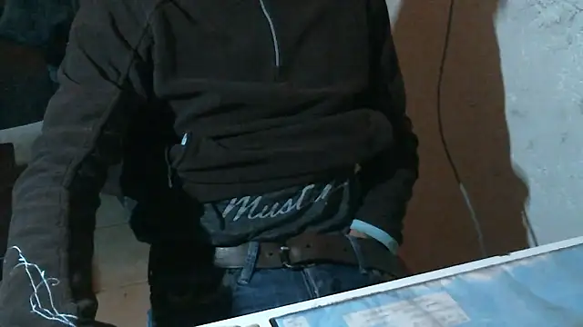 Snapshot of Renard0909 chatting on January 12, 2026, 4:45 pm Renard0909 online show from January 12, 2026, 4:45 pm