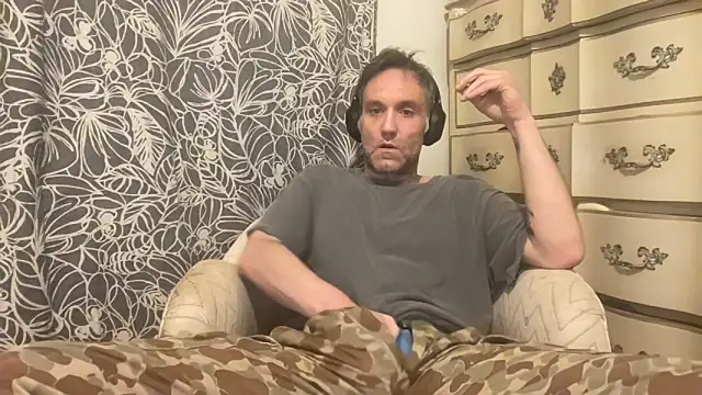 Snapshot of wolverinedream chatting on April 18, 2026, 7:23 am wolverinedream online show from April 18, 2026, 7:23 am