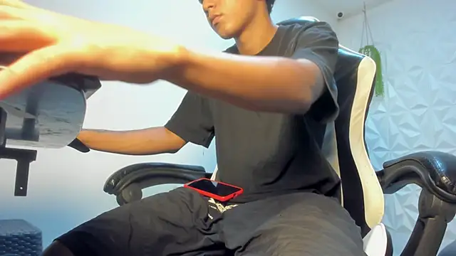 Snapshot of Alluringangel23 chatting on January 17, 2026, 1:21 am Alluringangel23 online show from January 17, 2026, 1:21 am