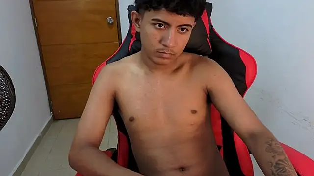 Snapshot of Alluringangel23 chatting on March 10, 2026, 3:00 am Alluringangel23 online show from March 10, 2026, 3:00 am